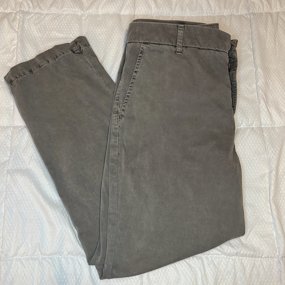 *FREE GIFT W PURCHASE* J brand army green pants. Size 26.